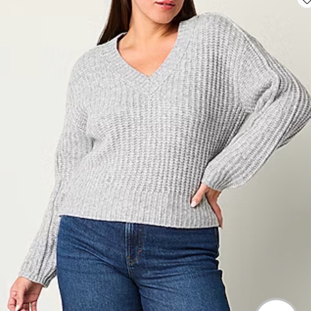 Elegant Women's V-Neck Sweater In Charcoal Gray
